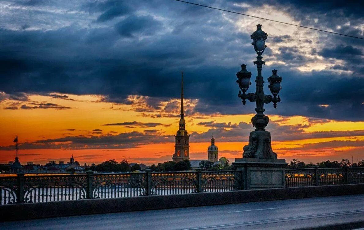 Петропавловская крепость Троицкий мост Санкт-Петербург. Петропавловская крепость с Троицкого моста. Вид на Петропавловскую крепость с Троицкого моста. Троицкий мост вид на Петропавловку.