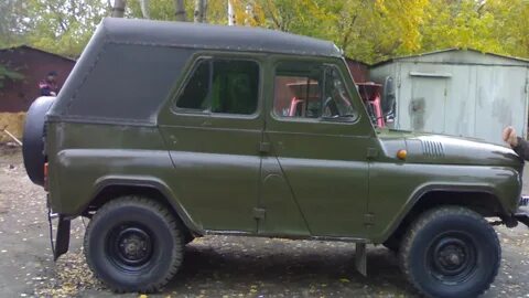 Стоит уазик 469