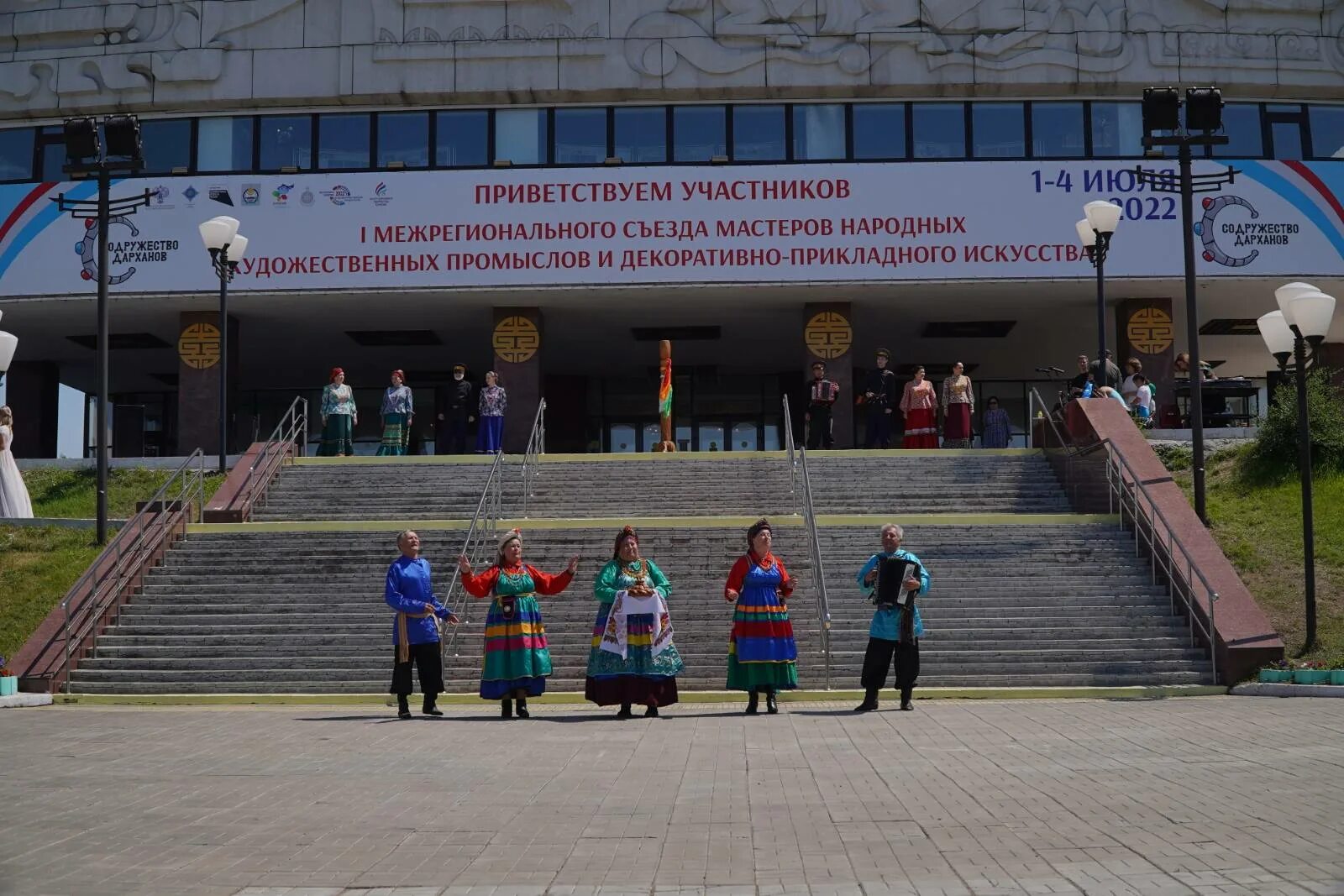 Твц улан удэ. Улан Удэ традиции. Бурятский научный центр Улан-Удэ. Площадь Улан-Удэ. Главная площадь Улан-Удэ.