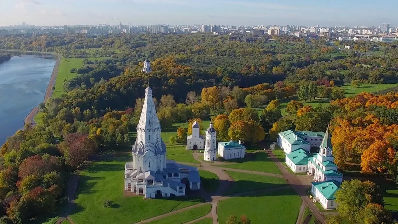 Звон в коломенском. Коломенское музей-заповедник. Музей усадьба Коломенское. Парк заповедник Коломенское. Коломенское музей-заповедник осень.