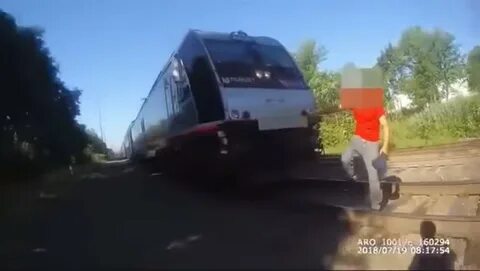 Спас поезд