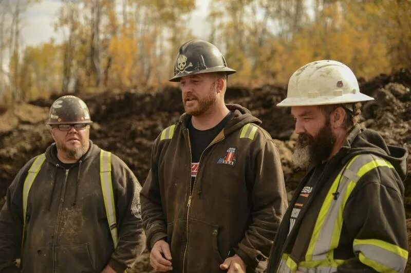 Discover gold. Золотая лихорадка Дискавери. Золотая лихорадка Аляска Дискавери. Discovery channel Золотая лихорадка. ЗОЛОТАЯЛИХАРАДКА Дискавери.