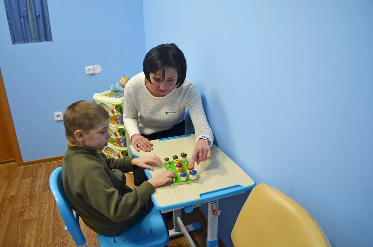 Социально психологической реабилитации детей инвалидов. Занятия с детьми с дцп. Семья с ребенком инвалидом. Социальная реабилитация детей. Социально психологической реабилитации детей инвалидов.