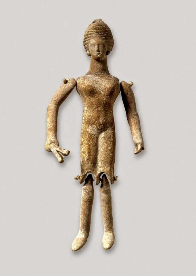 Деревянная кукла одна из первых игрушек впр. Первые куклы древнего Египта. Куклы древней Греции и Рима. Древние куклы Марионетки древней Греции и Рима. Древние куклы древнего Египта.
