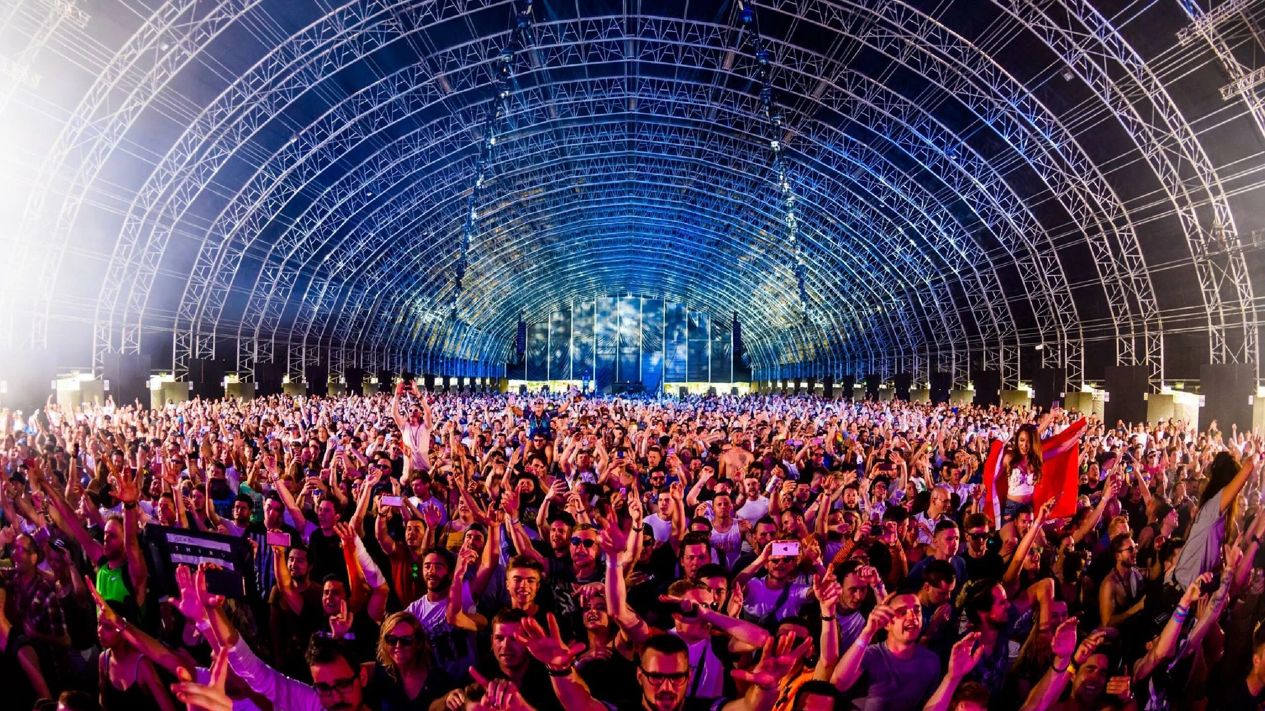 Рейв на компьютер. Creamfields. Рейв. Современный рейв. Рейв атмосфера.