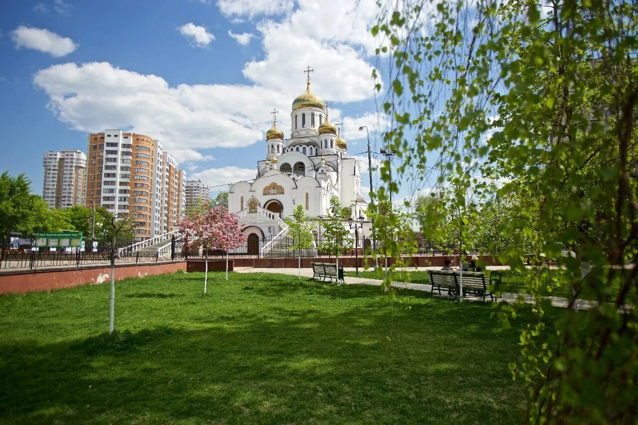 Троицкий храм Реутов. Троицкая Церковь (Реутов). Реутов храм Казанской. Храм в Реутово Троицкий храм. Сайты реутов московская область