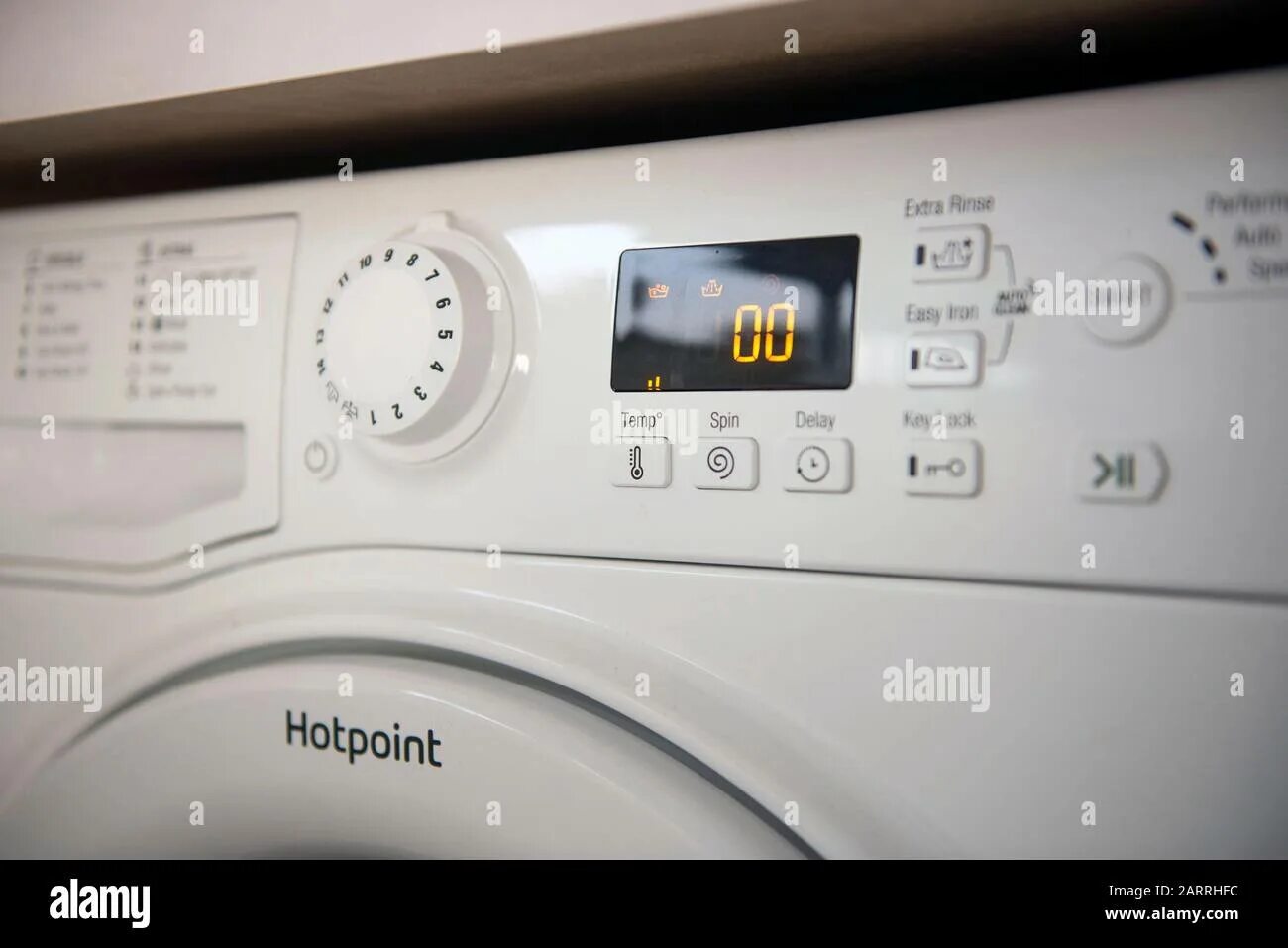 Стиральная машина hotpoint ariston h20. Микроволновка Privileg 8020.