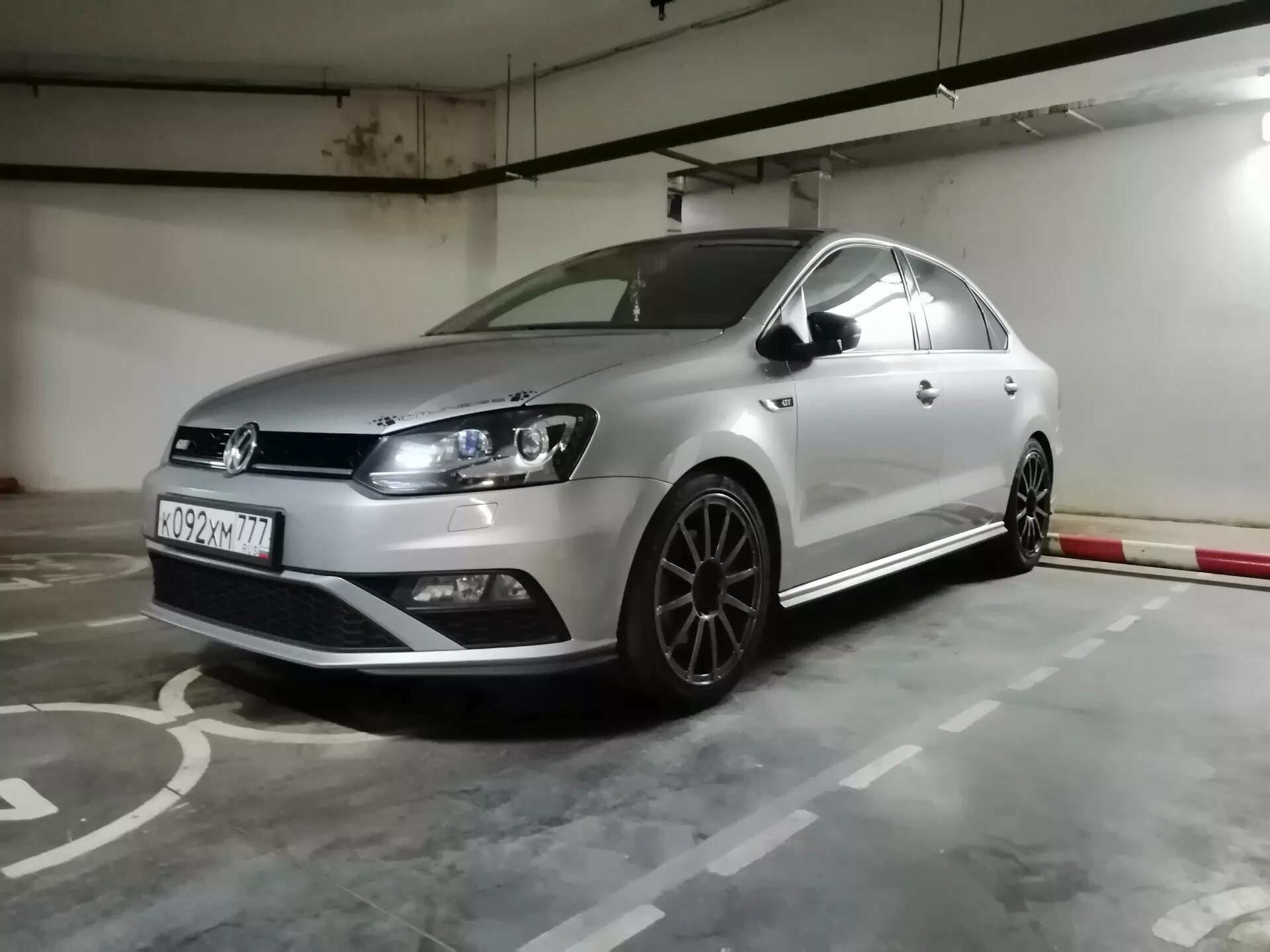 Диски r16 polo sedan белый. Поло 17 радиус. Фольксваген поло r17. Поло 17 радиус. Volkswagen polo на 17 дисках.