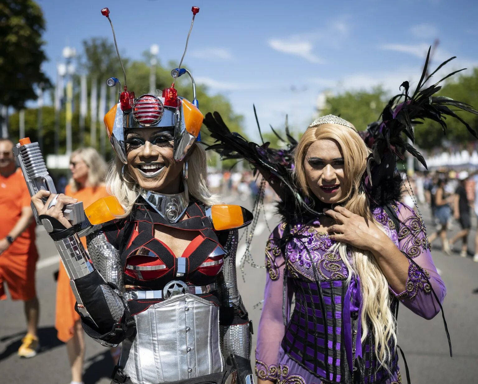 Уличный парад. Устраивать уличные парады. Стрит парад в Цюрихе. Street Parade 2022 Швейцария. Have street parades