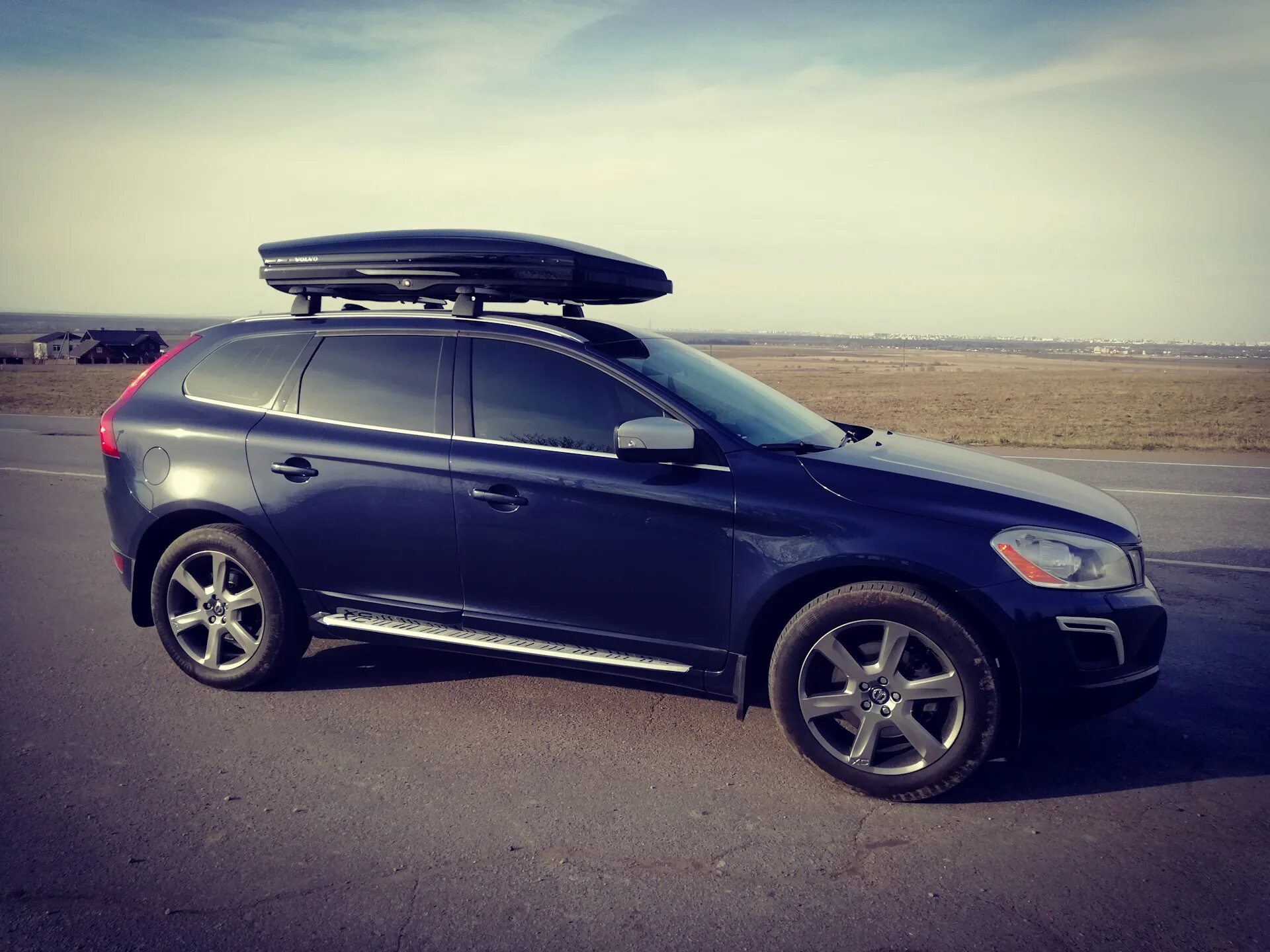 Крыша вольво хс60. Автобокс volvo xc60. вольво xc60 бокс на крышу. volvo xc60 поперечины. 31470770 volvo.
