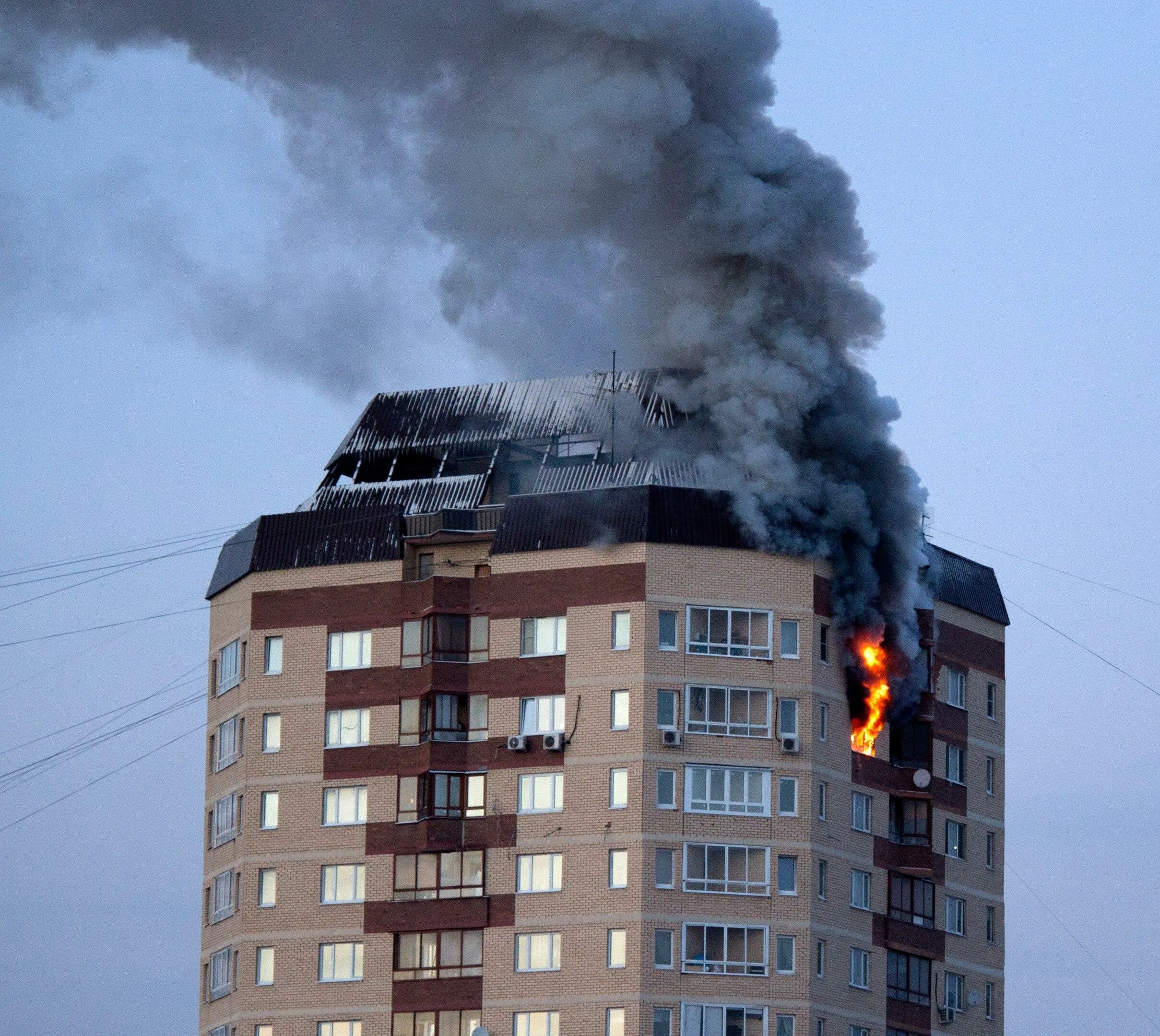 Что случилось в доме сегодня. Горит квартира. Пожара в микрорайоне Южный. Пожар в новой Москве. 23 Этажный дом.