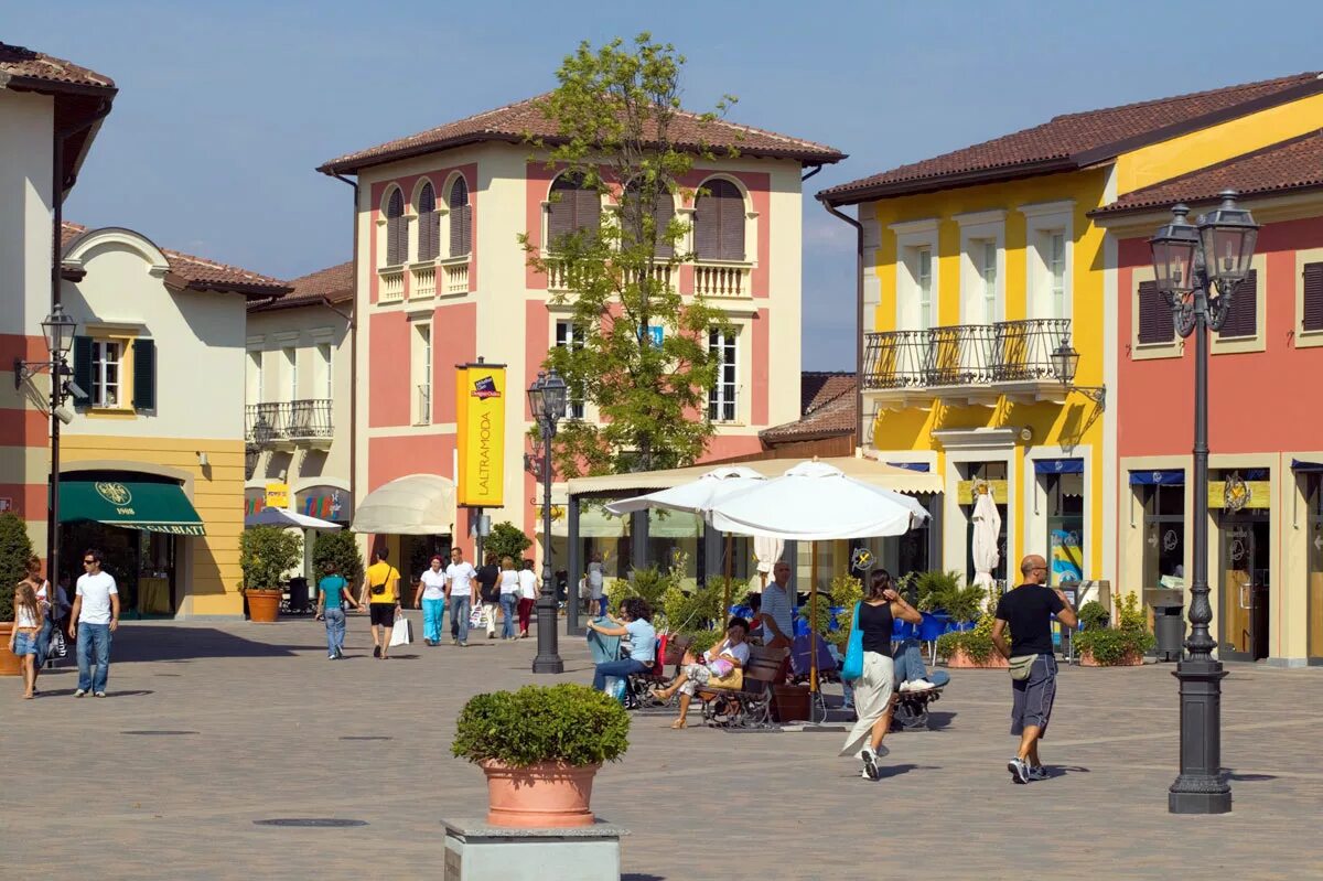 Аутлет милана. Серравалле аутлет. Серравалле дизайнер аутлет. Серравалле аутлет. Аутлет милана серравалле.