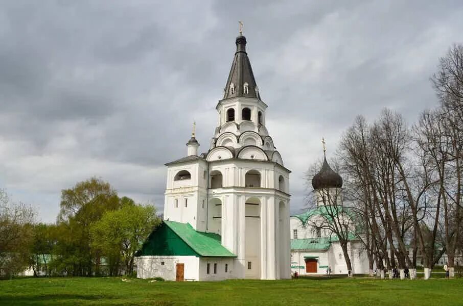 Александровская слобода церкви. Колокольня александровская слобода. распятская церковь александровская слобода. колокольня в александровской слободе.