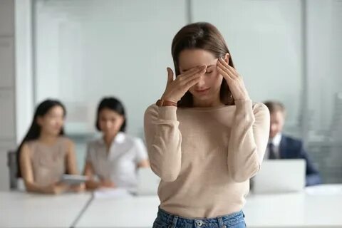 Встаю и темнеет в глазах причины