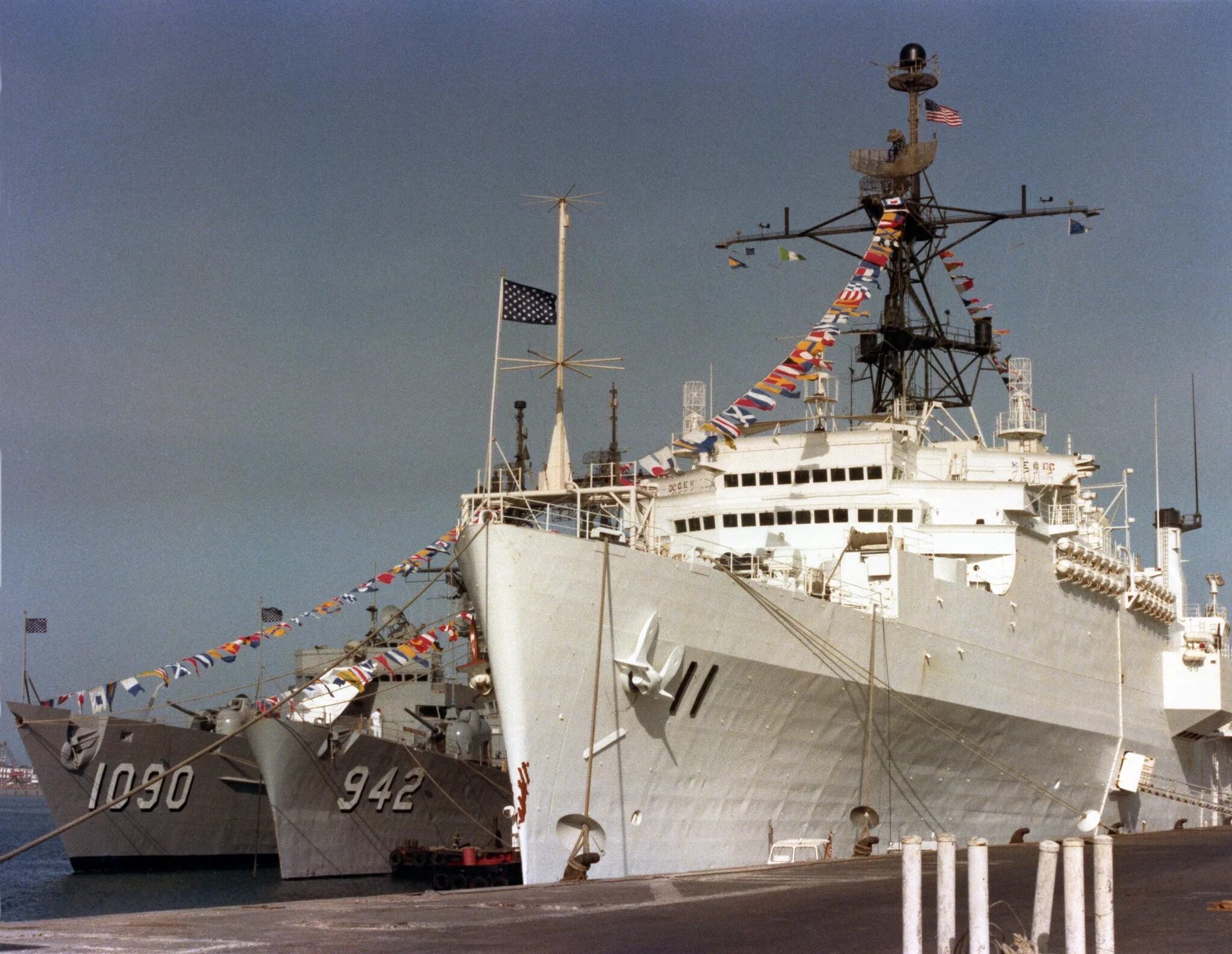 Станция кораблей как называется. USS Coronado (AGF-11). Корабль USS «Coronado» (США). USS Bigelow (DD-942). USS FF-1090.