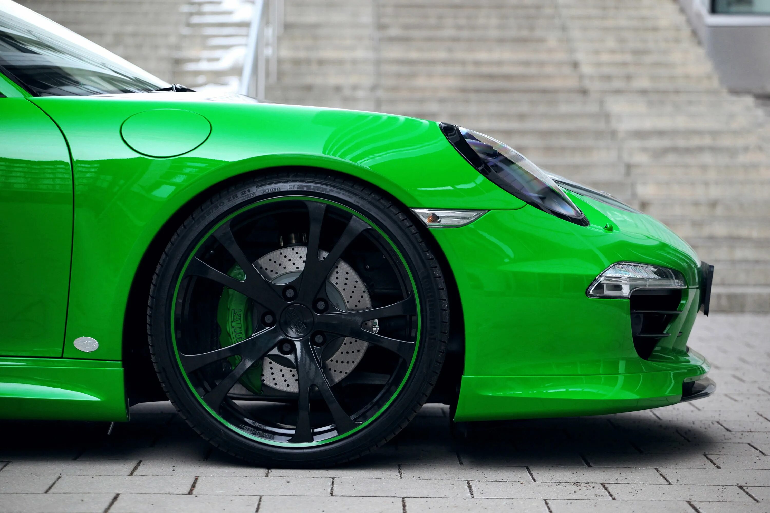 Ламборджини авентадор зеленая. Фольксваген магазин пулково. Грин кар спб авто. Mclaren 650s салатовый. Chevrolet corvette c6 tuning green.