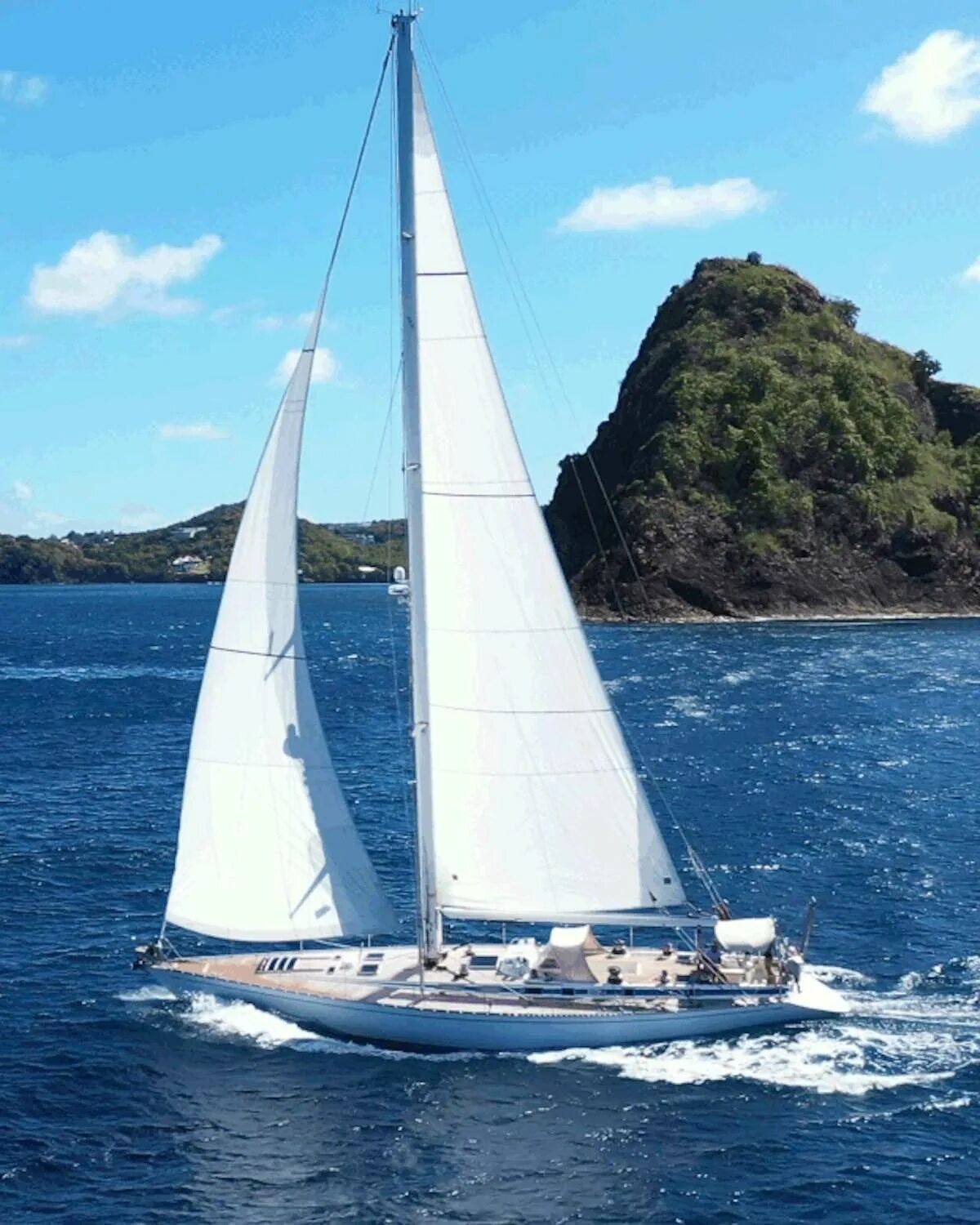 Яхта Nautor Swan 65. Яхта Sailing Yacht a. Телига 104 яхта парусная. Парусной яхты "капелла".