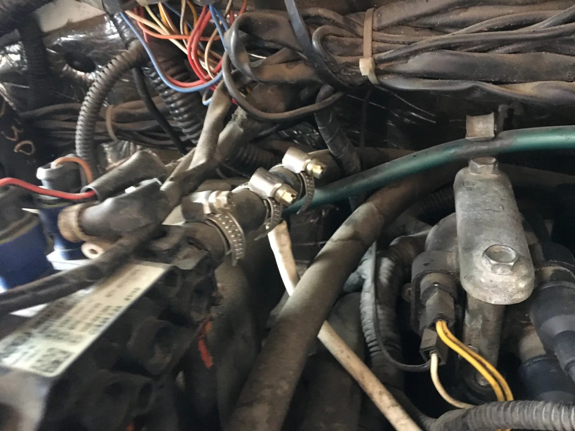 Газель порядок проводов. Газель порядок проводов. Расположение на трамблере змз 402. Свечные провода змз 405. Газель порядок проводов.