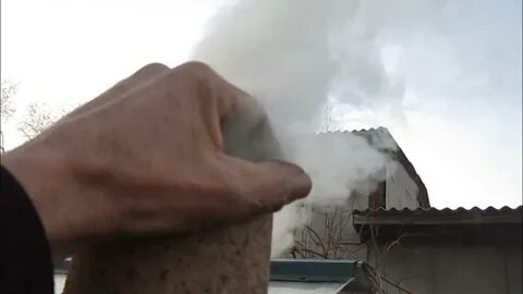 Струйки дыма тянулись на встречу брызгам
