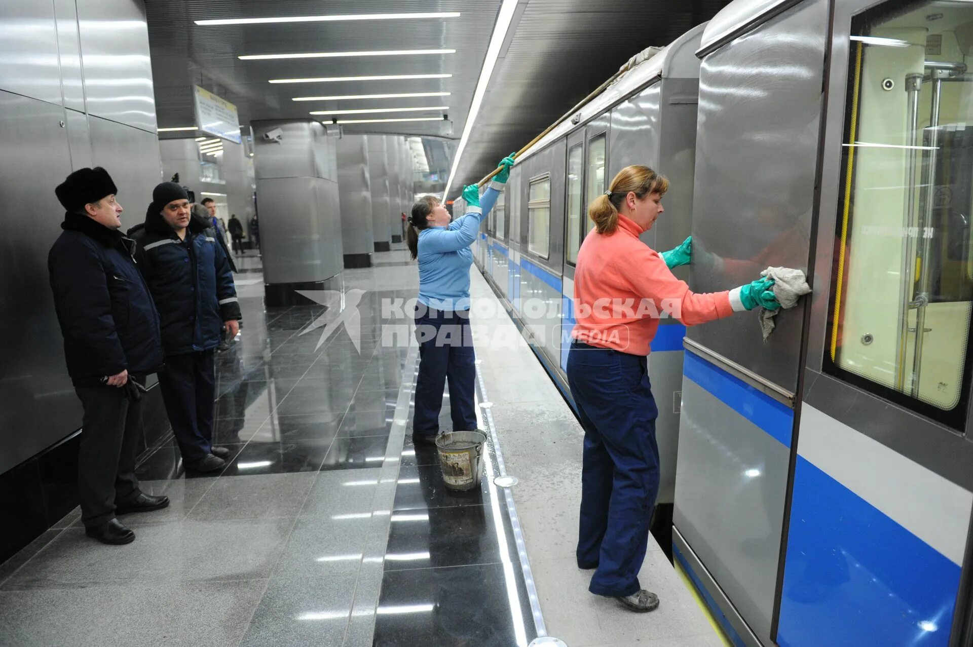 Вакансии в метрополитене для женщин сутки трое. Витебский вокзал женщина машинист образ. Женщины-машинисты в московском метро. Работа сутки трое. Вакансии в метрополитене для женщин сутки трое.