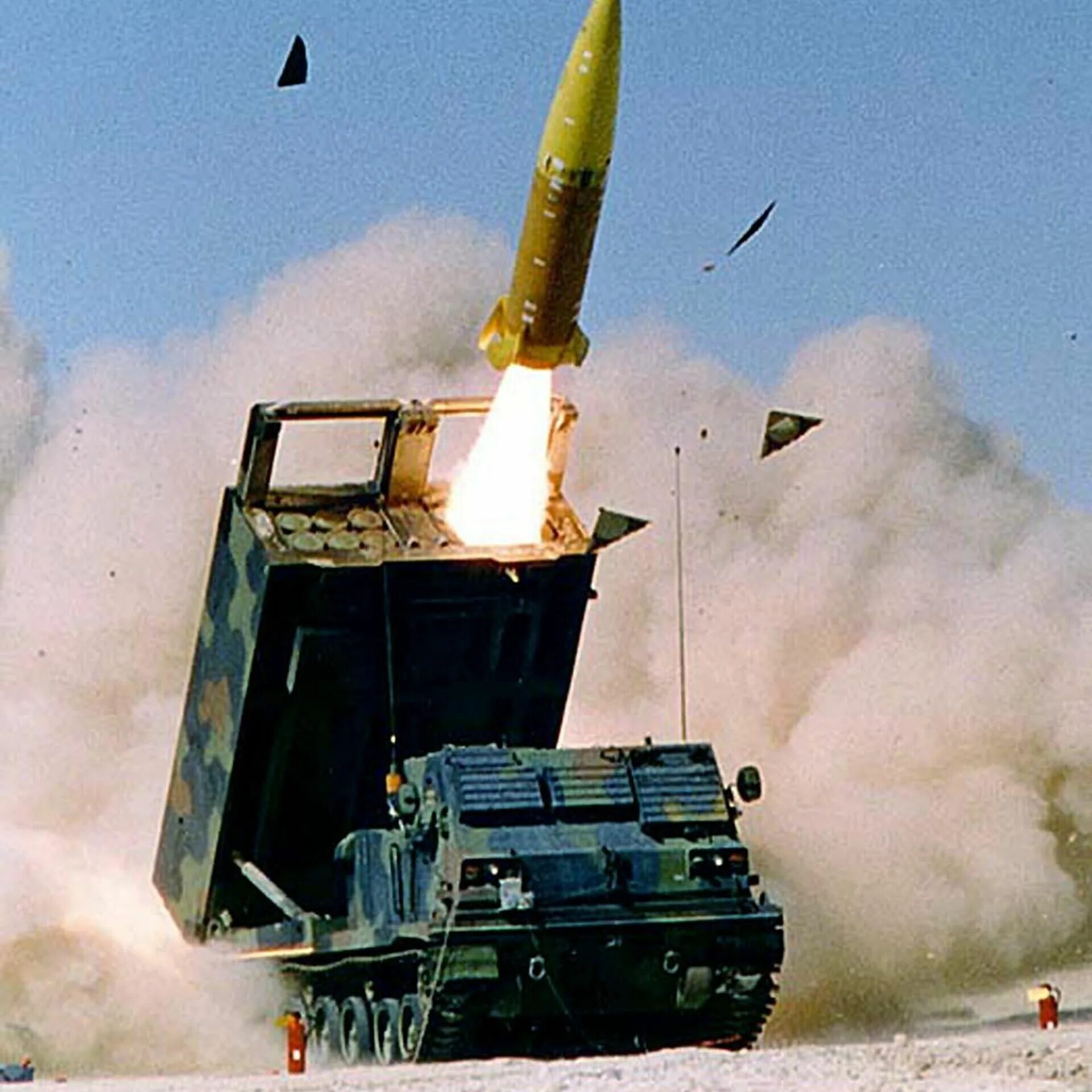 Atacms ракета. Mgm-140 atacms. m270 atacms. ракета mgm-140 atacms. отрк mgm-140 atacms.