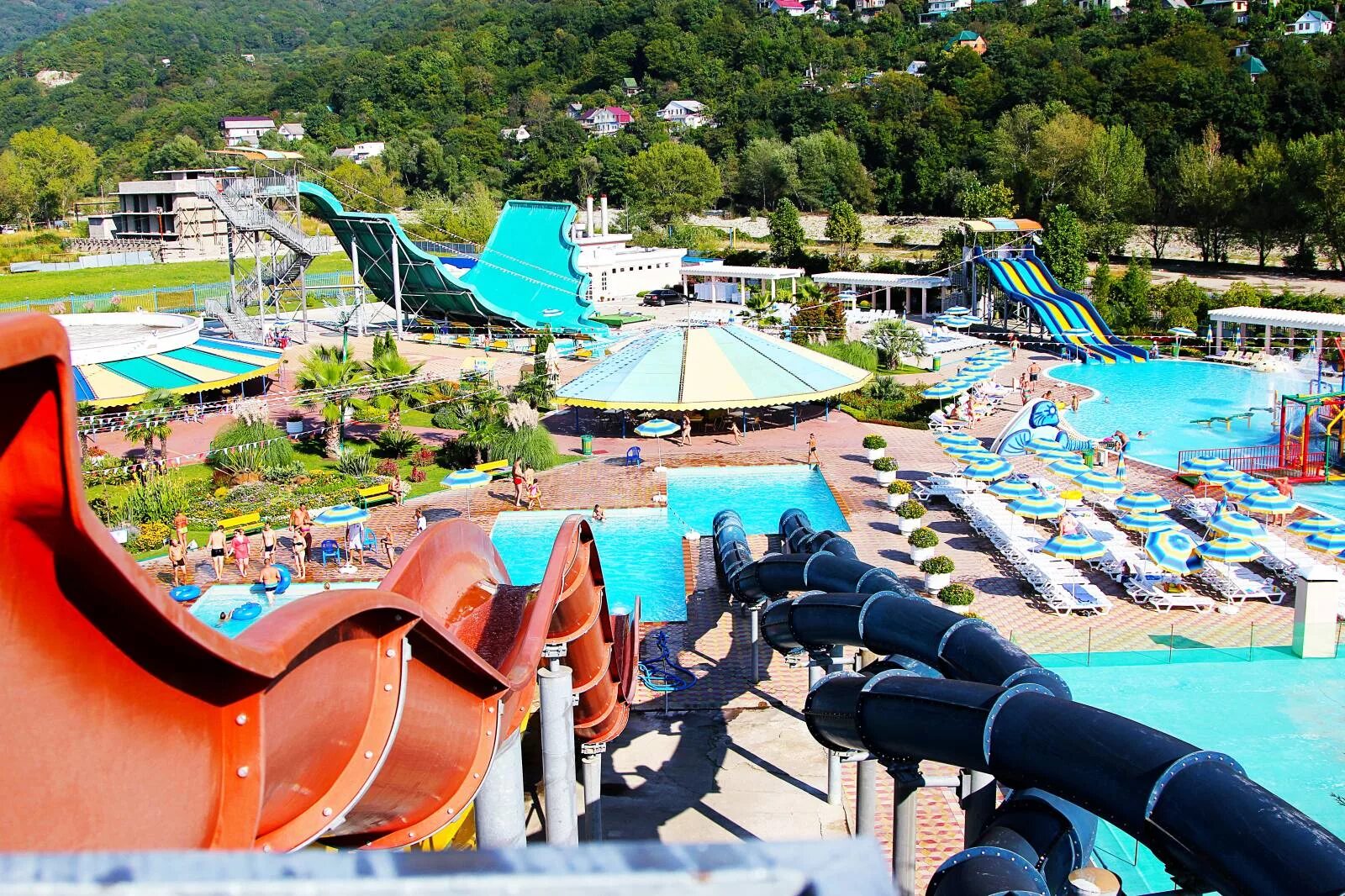 ручей в лазаревском. лазаревское пингвинарий океанариум. лазаревский аквапарк 1 сочи. колесо обозрения лазаревское, сочи. лазаревское аттракционы.