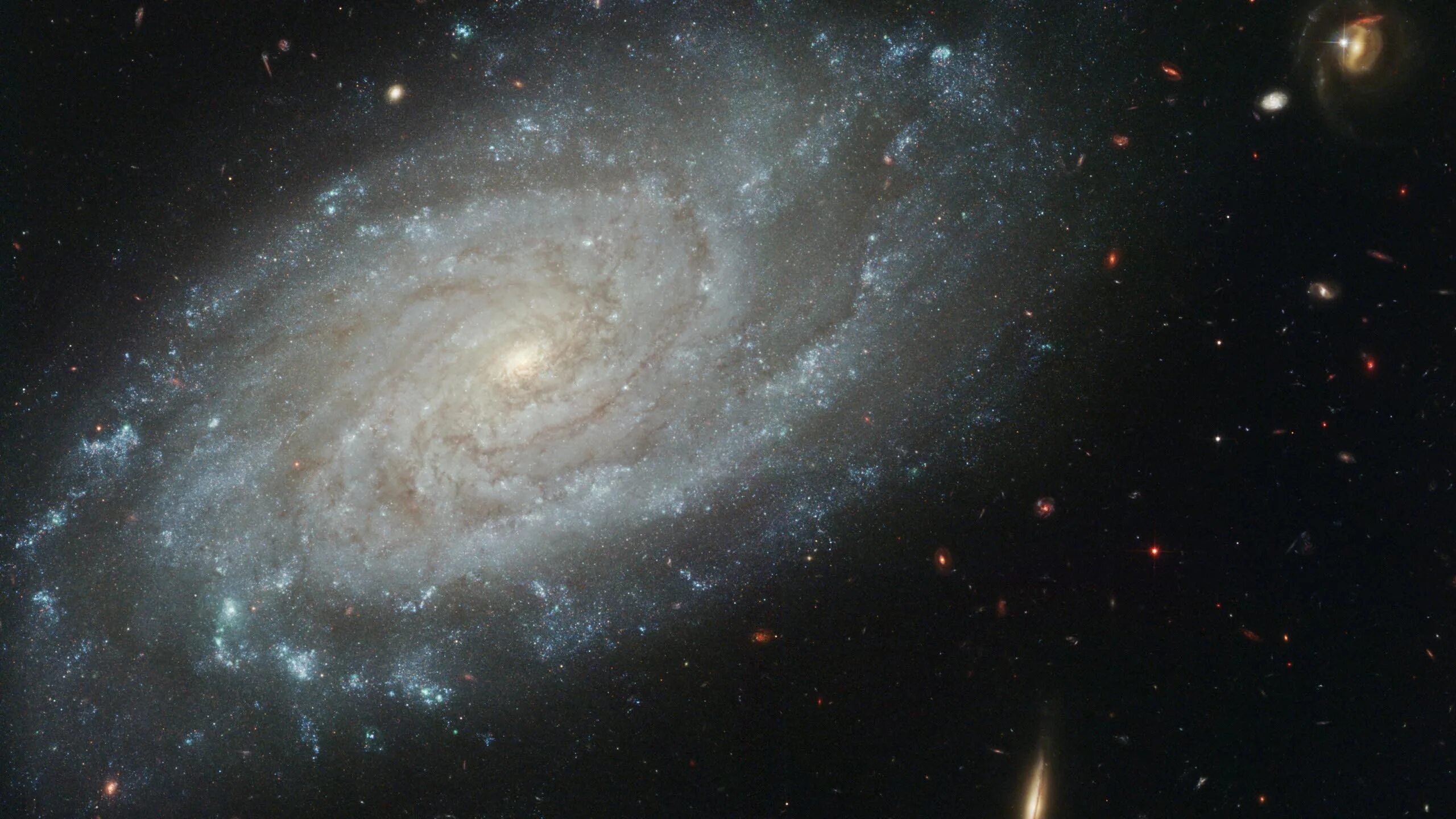 Галактика NGC 3370. Космос Галактика Млечный путь. Вселенная Хаббл Галактика Млечный путь. Галактика водоворот ХАБЛ.