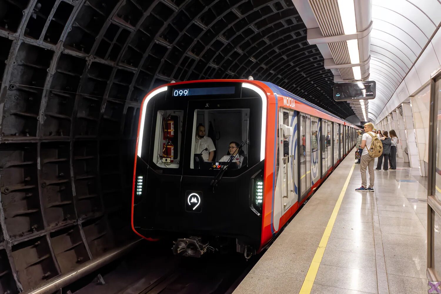 ТМХ завершил разработку дизайна нового поезда метро "Москва-2025"