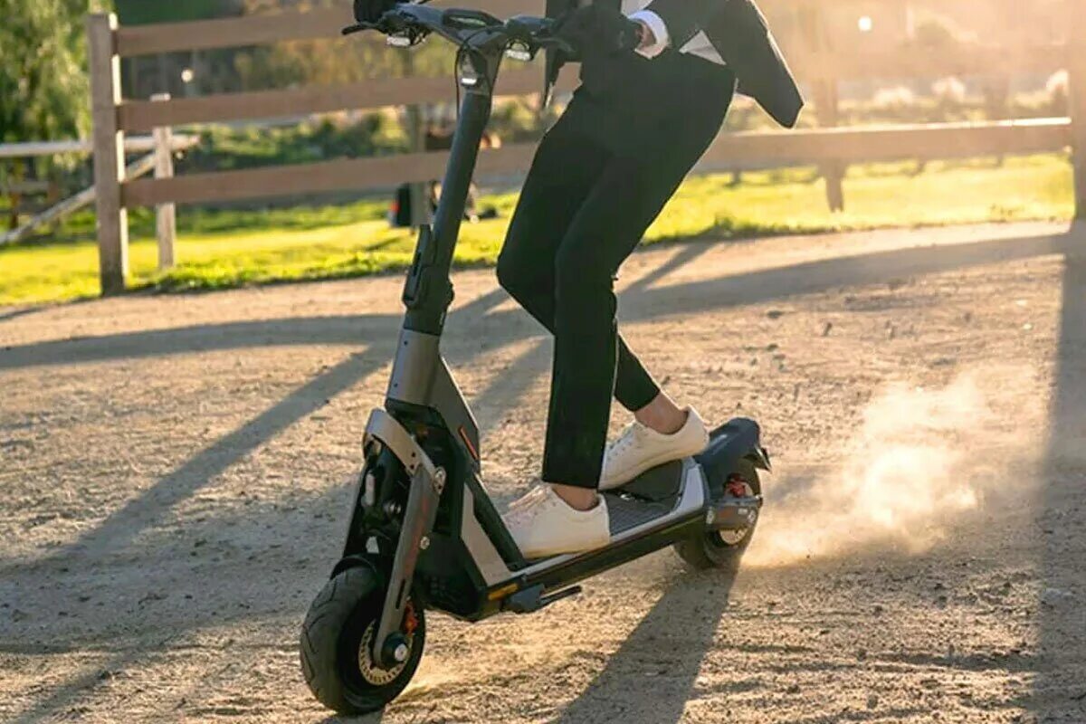 Электросамокат км в час. Segway super Scooter gt1. Segway Ninebot gt2. Электросамокат Segway-Ninebot SUPERSCOOTER gt1. Ninebot super Kick Scooter gt1.