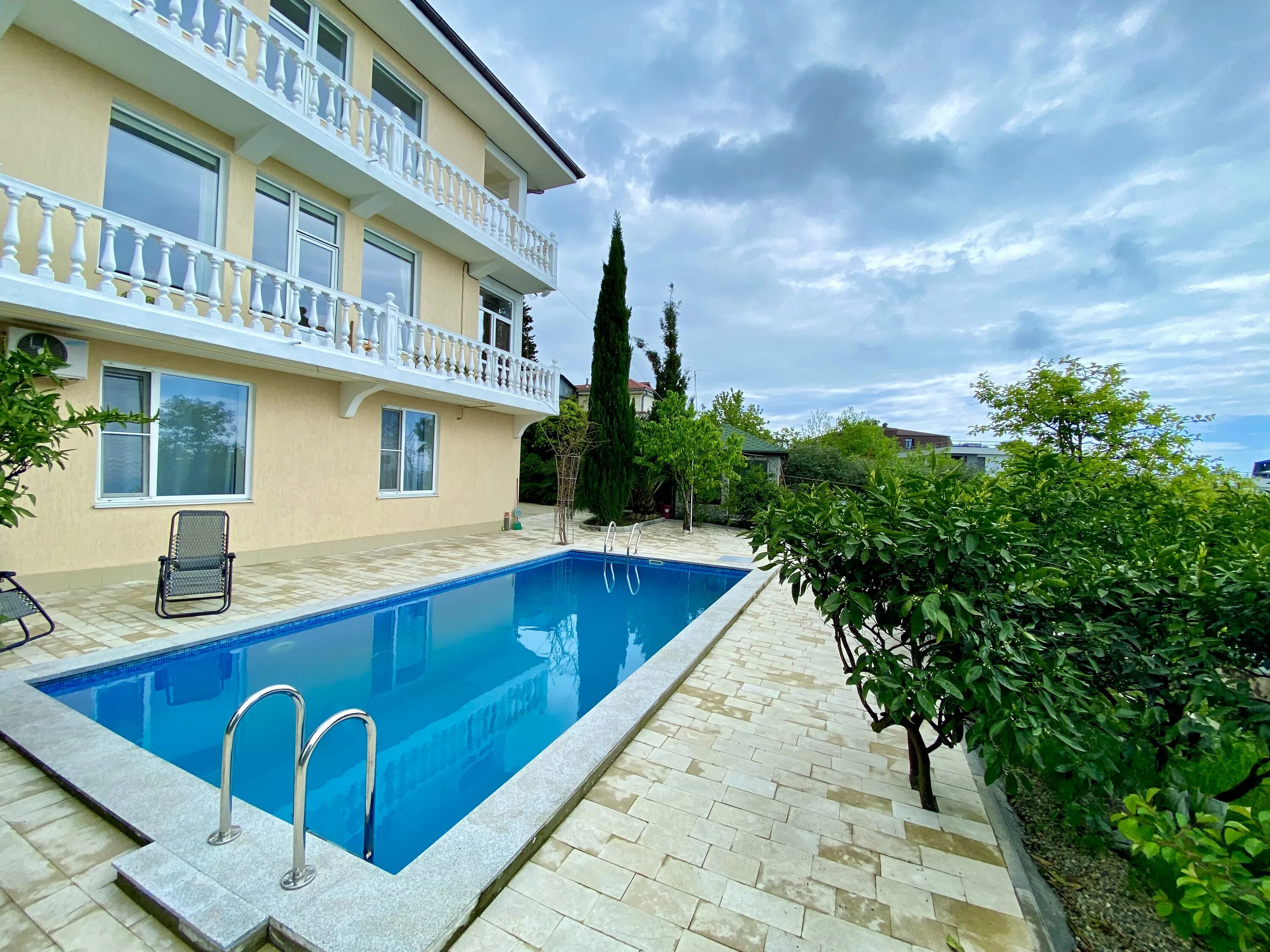 Отель экипаж адлер. Адлер гостиницы с бассейном и питанием. Гостиница атлант адлер. Гостевой дом планета мов адлер. Адлер гостиницы с бассейном и питанием.