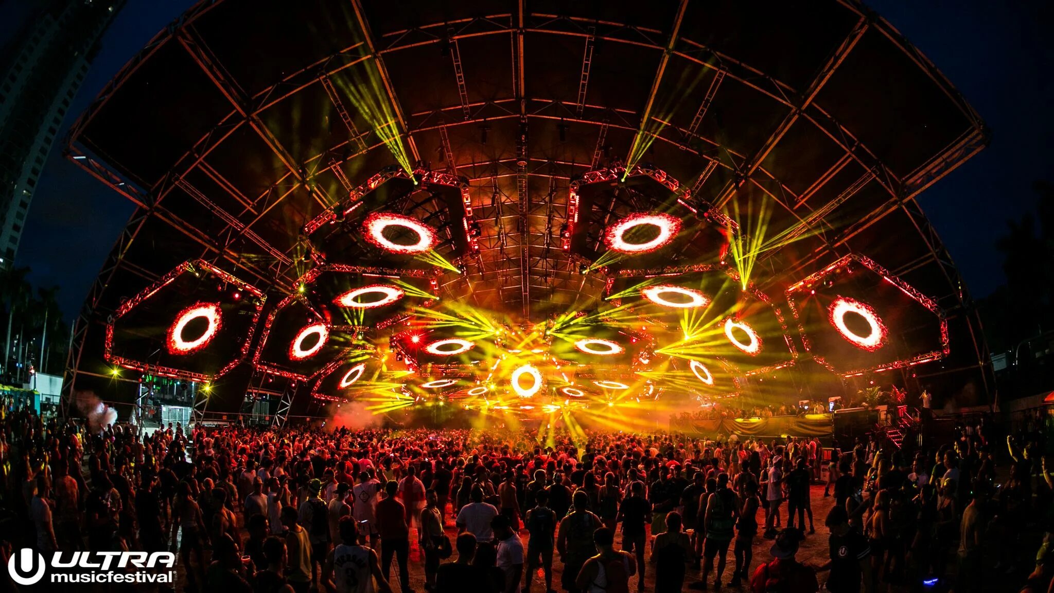 Ultra music 2024. Ultra music festival 2023. edm фестиваль. концерт электронной музыки. фестиваль электронной музыки в лесу.