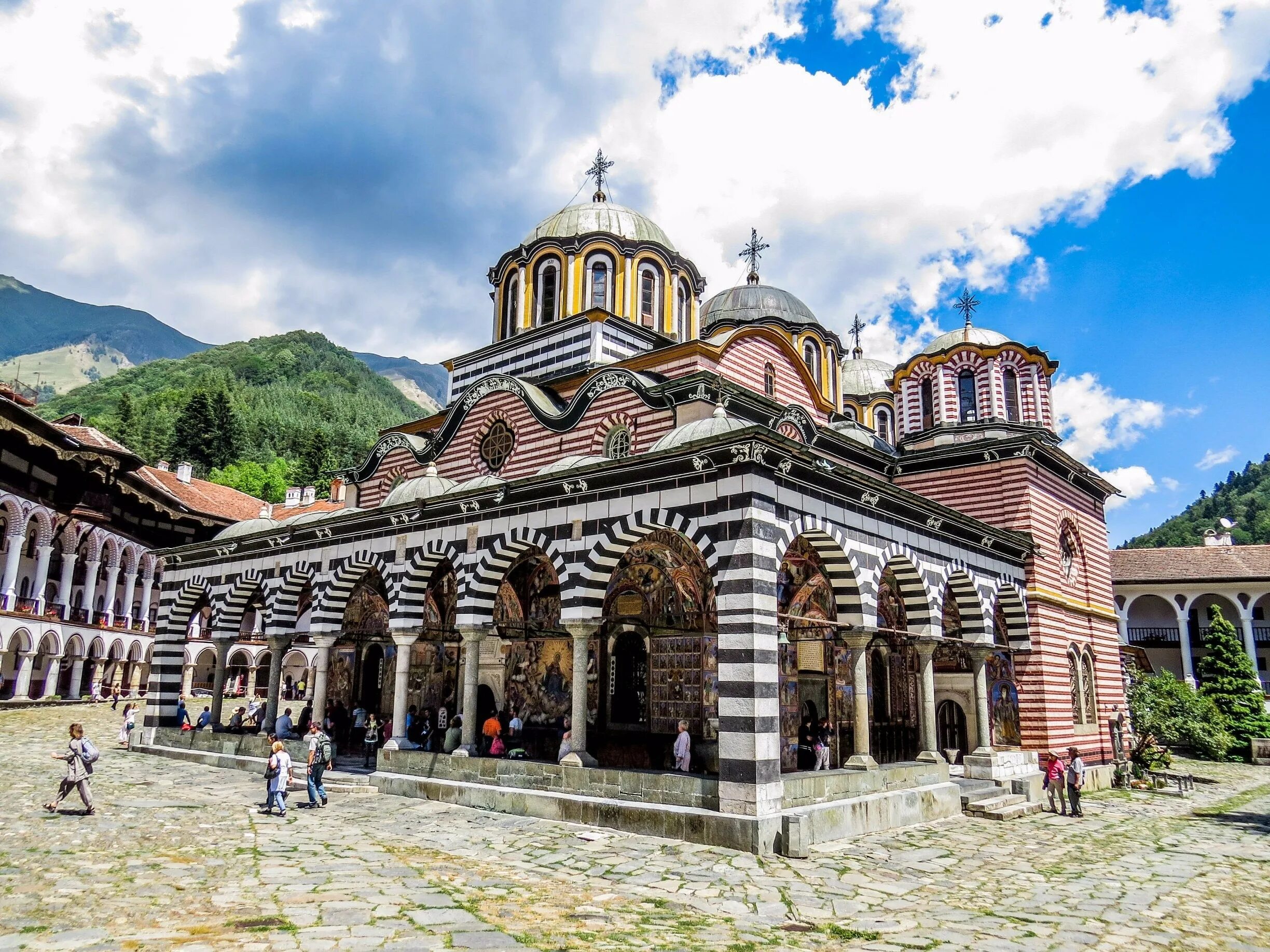 Рильск. Рильский монастырь болгария. рыльский монастырь в болгарии. болгария достопримечательности рильский монастырь. рильский монастырь архитектура в болгарии.