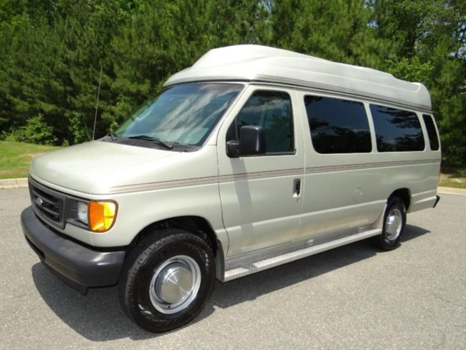 Форд эконолайн купить. Ford Econoline 2005. 1986 Ford Econoline van. Ford Econoline 1986. Ford Econoline 1998.