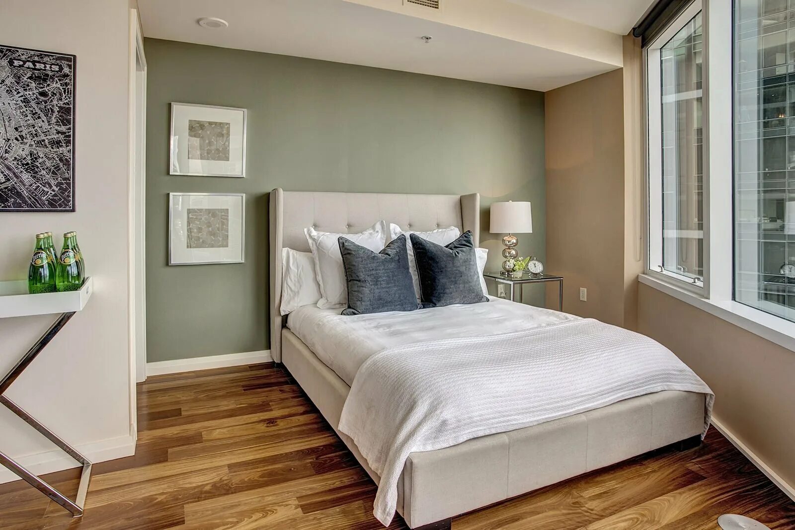 Поставь bedroom