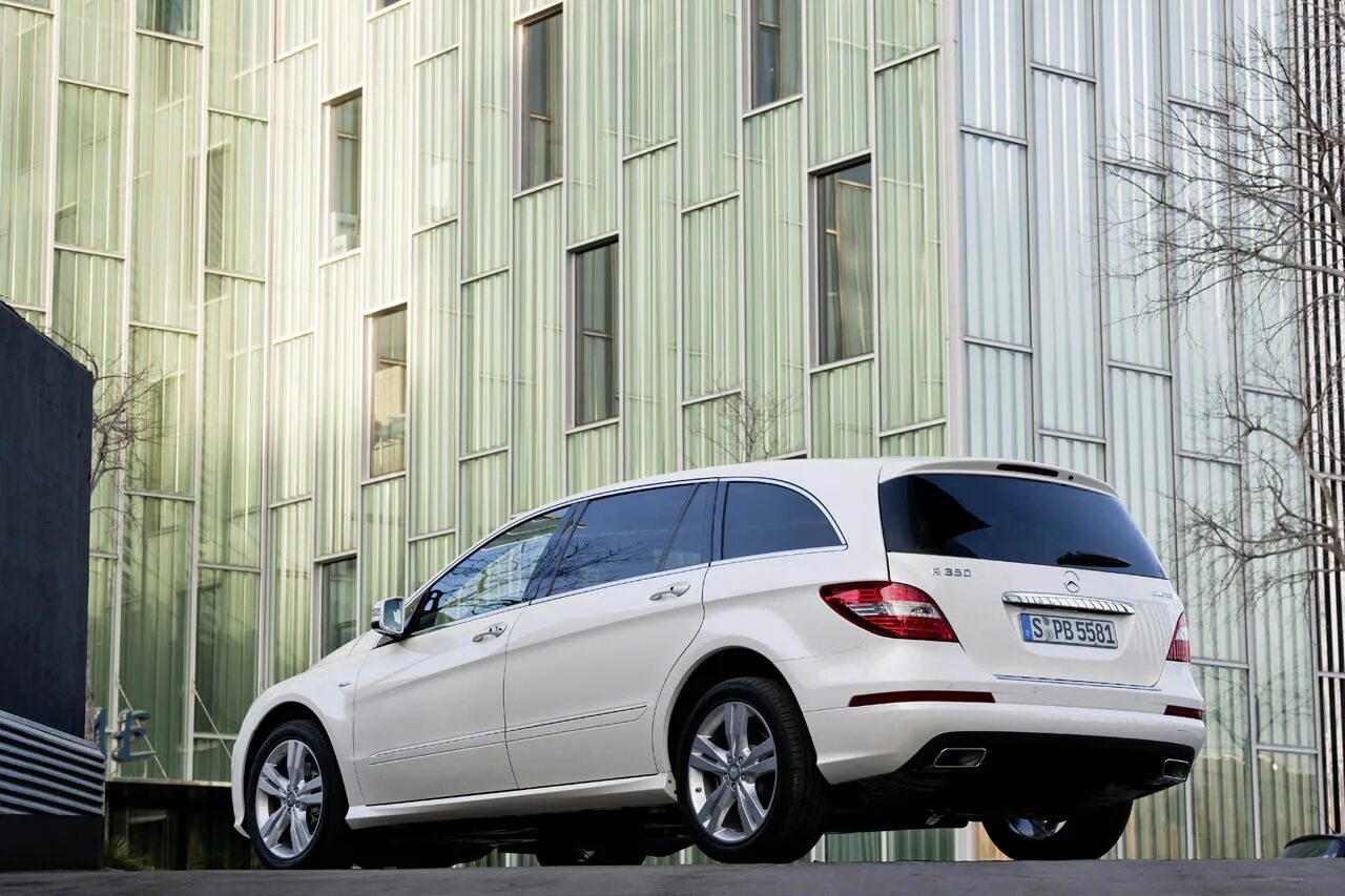 Class long. Mercedes r class amg 2011. мерседес r350 amg. мерседес r350 2011. mercedes r class 2018.