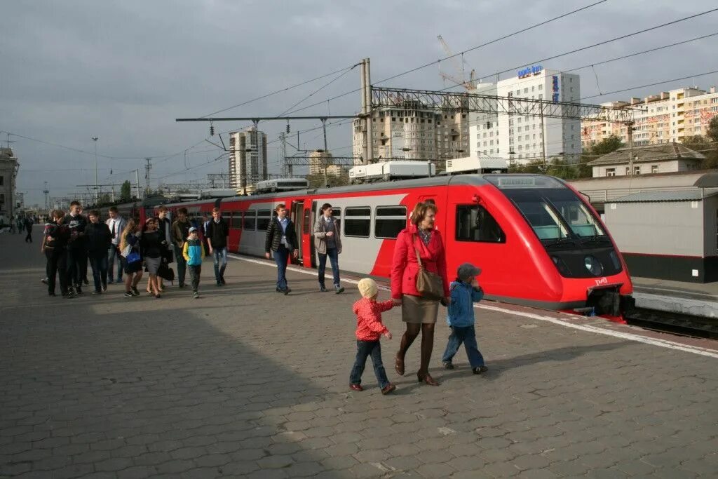 Электричка Волгоград. Электричка Красноармейская Волгоград. Станция Тракторная пассажирская Волгоград. Электричка Красноармейск. Электричка волгоград тракторная пассажирская