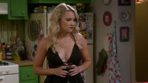 Emily Osment, Ashley Tisdale - Young & Hungry S01/05 - 1080p.