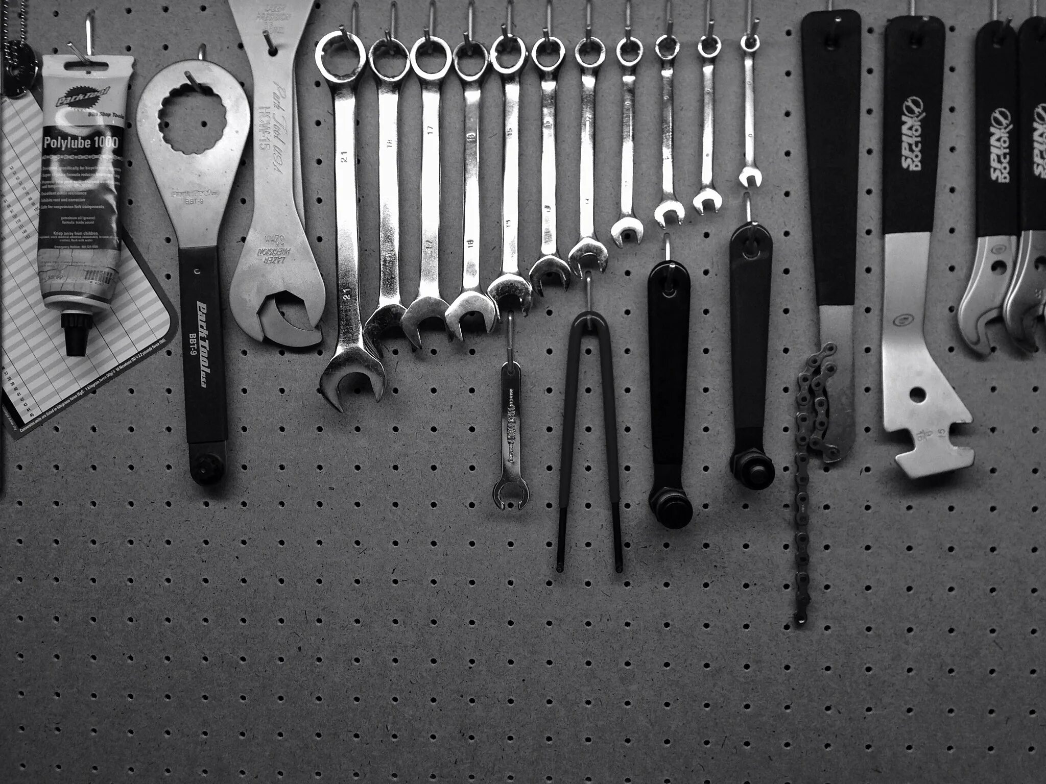 Tools py. Строительные инструменты. Строительные инструменты Wallpaper. Строительные инструменты Минимализм. Современный инструмент обои.