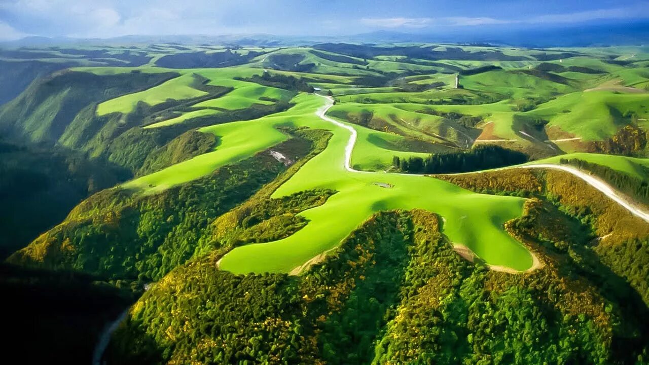 Новая Зеландия (New Zealand). Новая Зеландия ландшафт. Новая Зеландия зеленые холмы. Холмы Такака, новая Зеландия. New zealand consists