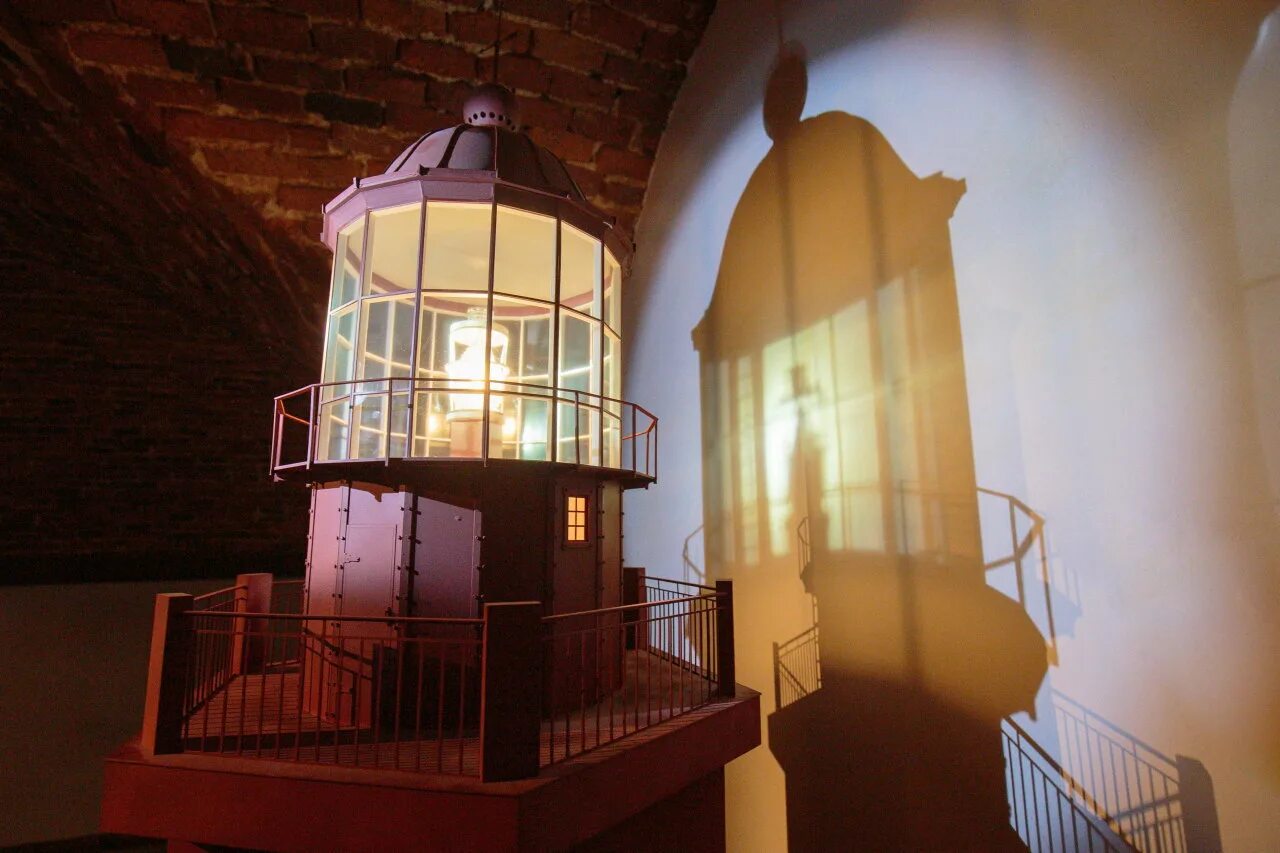 Музей дом маяков в питере. Кронштадт новый год дом маяков. Музей дом маяков коммунистическая улица дом 1 картинки. Форт константин музей маячной службы. Музей маяков в кронштадте.