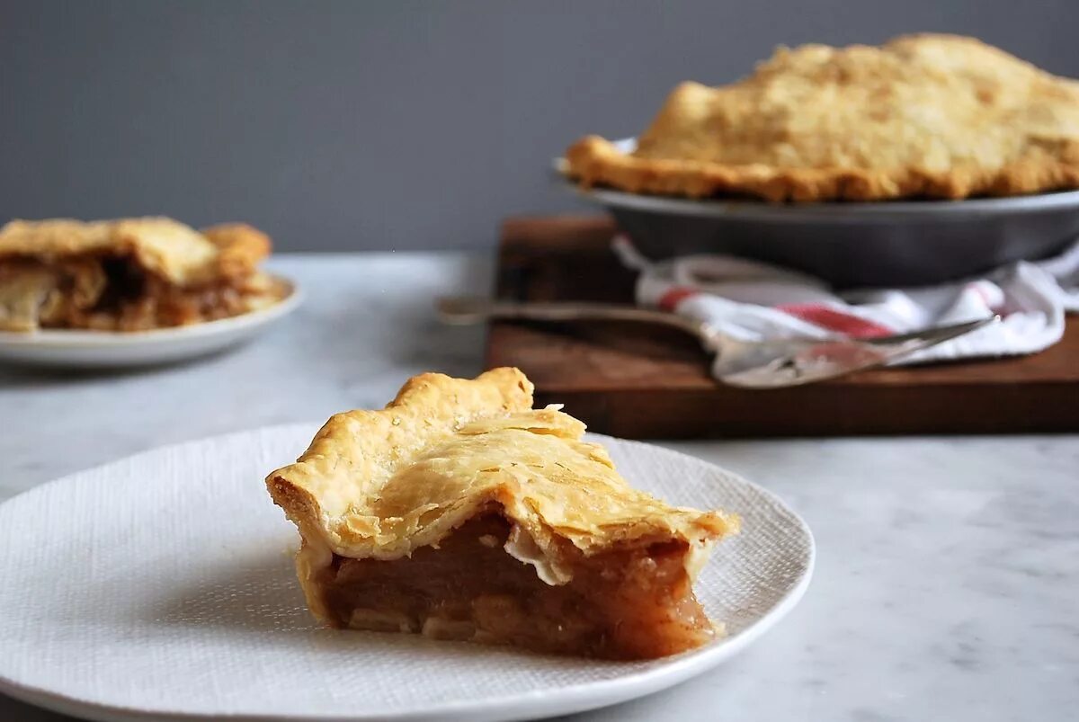 Pie перевод на русский. B3 apple pie. белис apple pie. пай яблочный внешний вид. covered apple pie.
