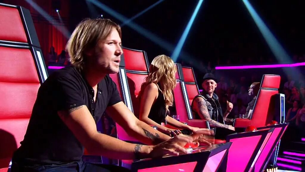 The voice on the other end. The voice australia 2019 судьи. голос сша шелтон. голос австралия. шоу голос америка жюри.