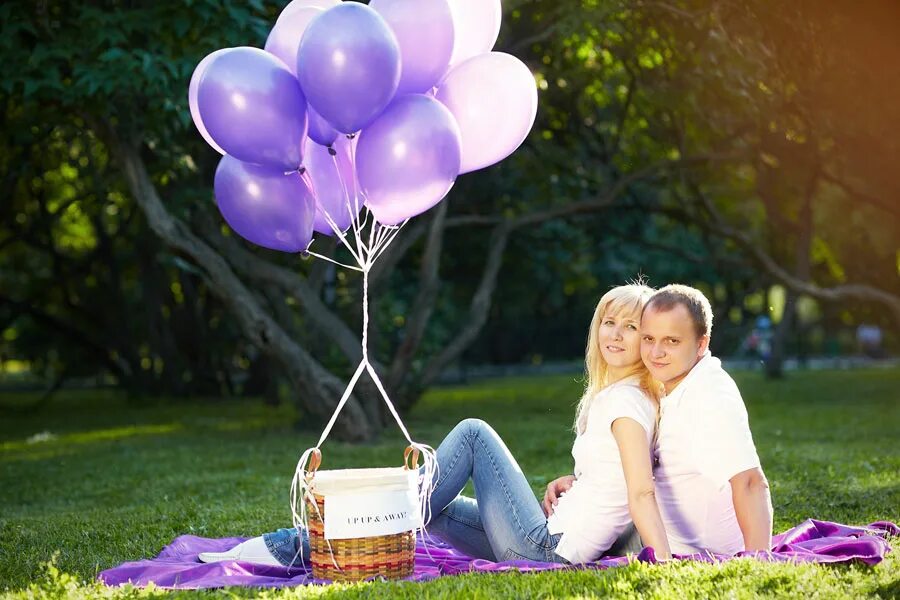 Дети с шариками. Семья с воздушными шариками. Семья с воздушными шариками. Дети с воздушными шарами. Фотосессия с воздушными шарами.