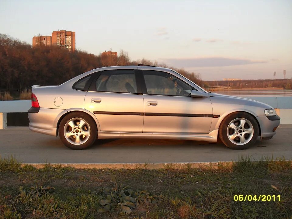 R17 на Опель Вектра б. Опель Вектра б на 16 колесах. Диски r17 на Opel Vectra b. Опель Вектра б на 16 дисках.