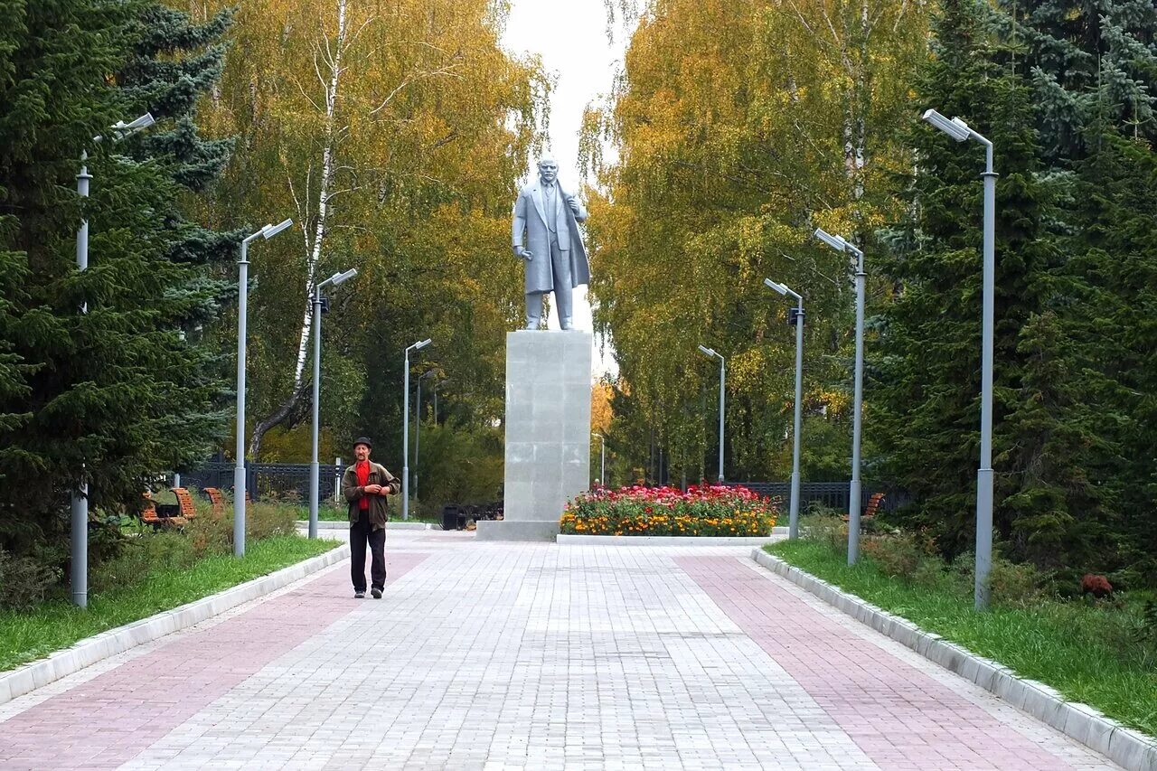 Памятник Ленину в Белорецке. Сквер Ленина Белорецк. Парк Ленина Белорецк. Белорецк Белорецк улица в Ленина.