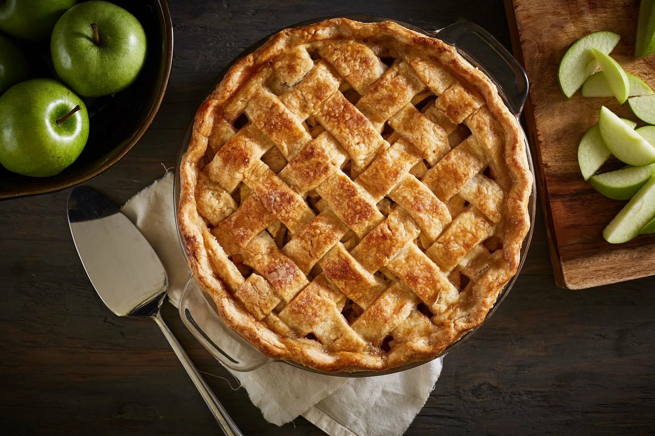 Итальянский пирог с яблоками который вкуснее. Apple pie (яблочный пирог). Шарлотка американский пирог. Американский яблочный пирог. Американский пирог с яблоками.