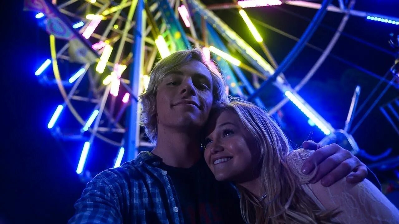 Приложение где исполняют желания. Ross Lynch and Olivia Holt. Кайл Мур статус обновлен.