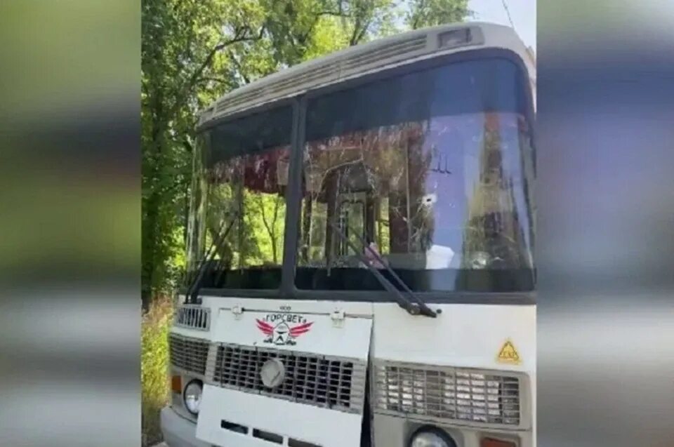 Обстрел автобуса в лисичанске. Обстрел донецка автобус. автобус 2025.