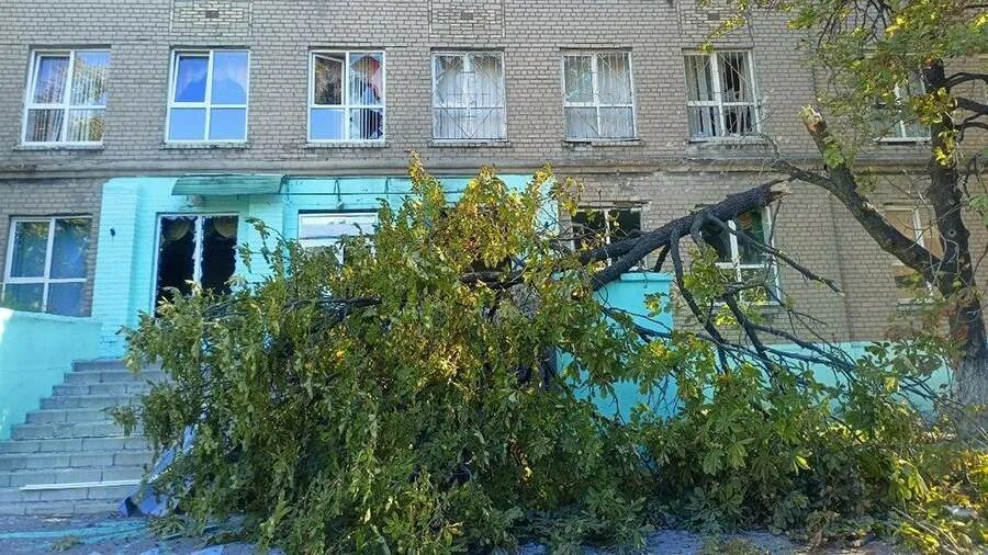 2022. Горловкагорловка 19 мая. Болотникова,1. Горловка 11 мая 2022 год обстрел. Школа 18 г.