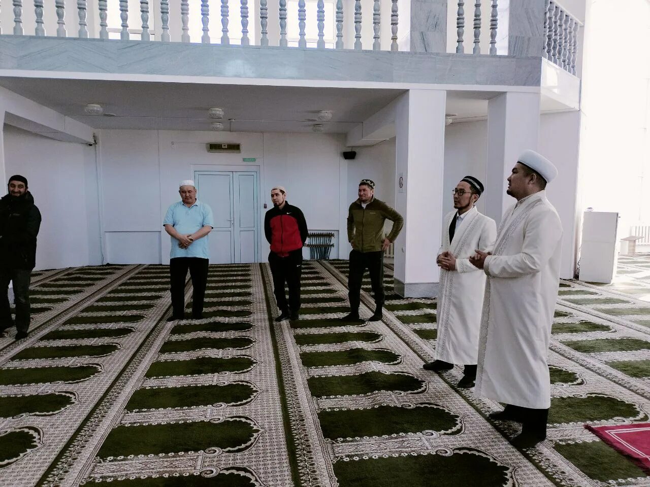 Имам новокузнецкой мечети. Работа в мечети. Мечеть мухтасибат внутри альметьевск. Работа в мечети. Хазрет имам в ташкенте.